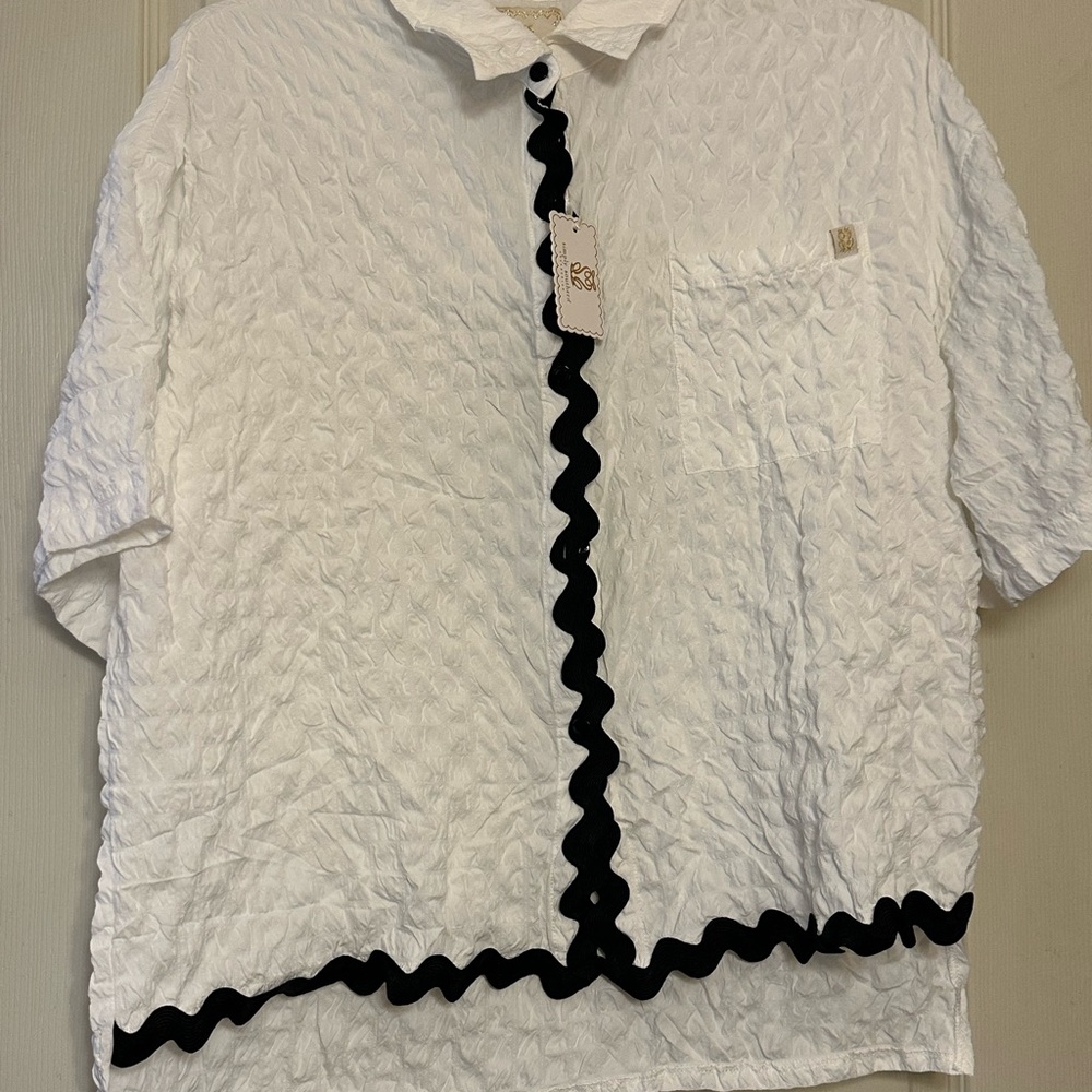 White Short-Sleeve Textured Shirt and Shorts set with Black Trim - Picture 2 of 3